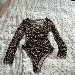 Never worn leopard bodysuit size S fits like an M